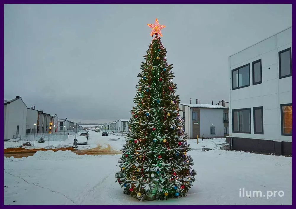 Новогодняя ёлка каркасного типа в Романово Сити - городе-спутнике Липецка