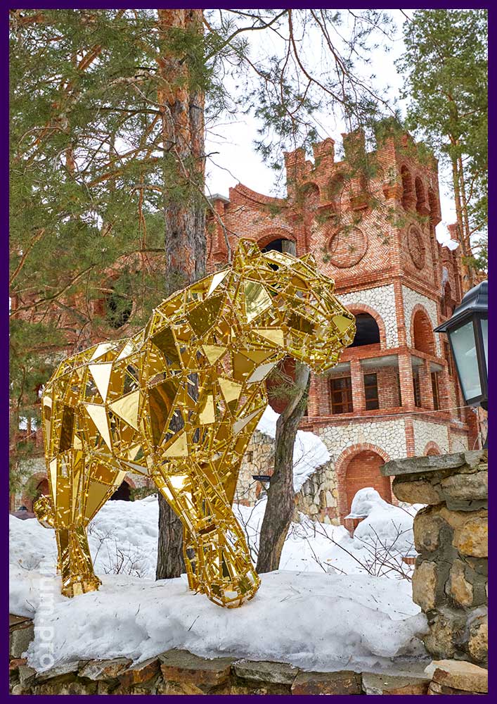 Украшение парка металлической полигональной скульптурой тигра с подсветкой