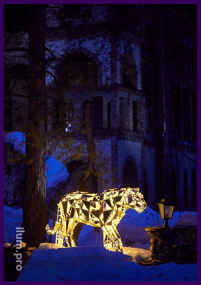 Светящийся тигр с гирляндами и алюминиевым каркасом - садово-парковый арт-объект