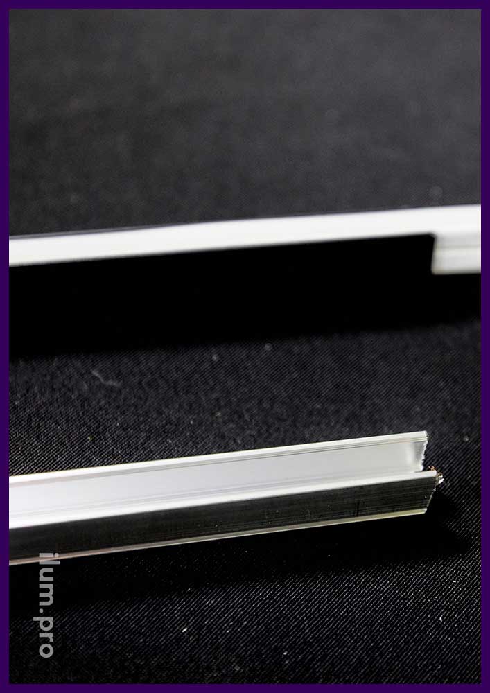 Профиль металлический для светодиодного неона размером 8 на 16 мм