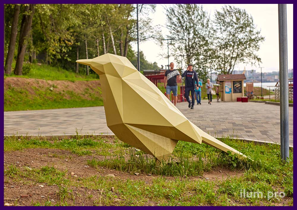 Благоустройство набережной в Череповце, установка полигональных птиц из металла