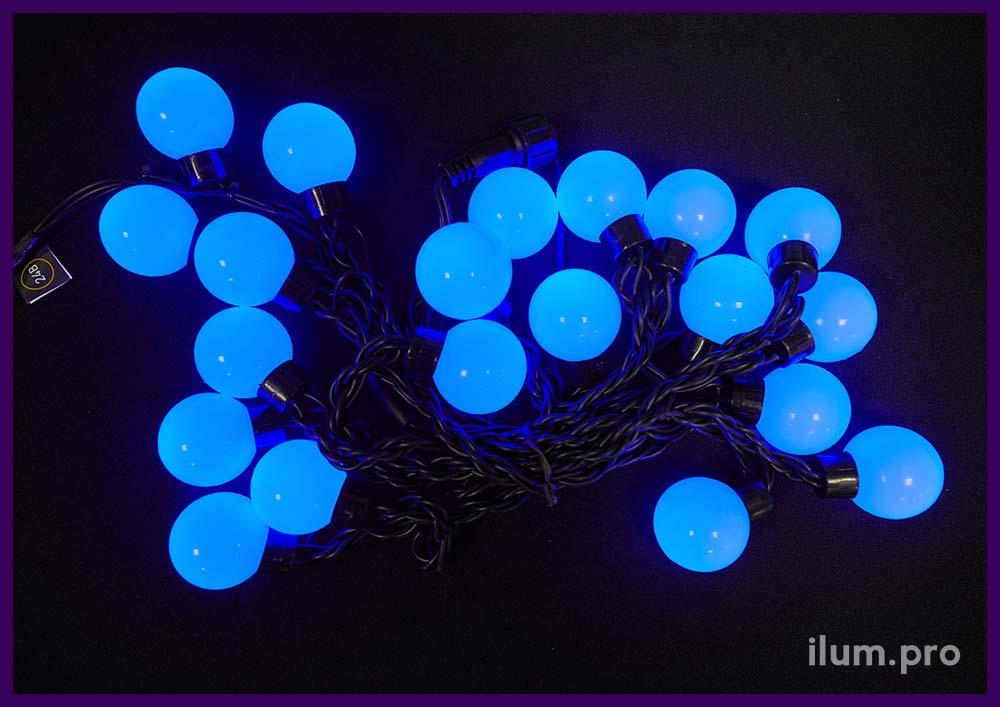 Синие мультишарики - уличная гирлянда с крупными лампочками и резиновым проводом