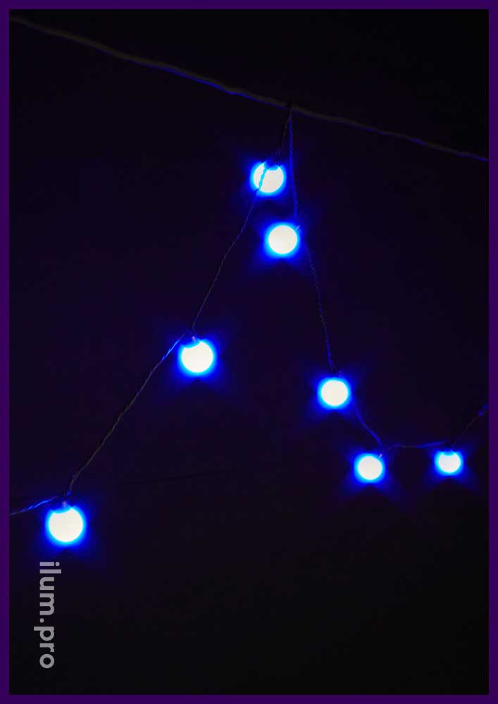 Синяя гирлянда с крупными лампочками - Мультишарики на резиновом проводе