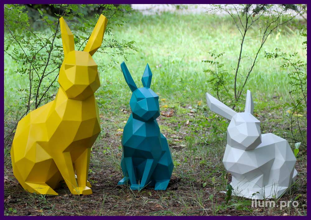 Небольшие полигональные скульптуры зайцев - садово-парковые ландшафтные арт-объекты