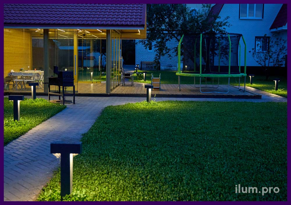 Садово-парковые светильники для дорожек в форме букв Т с парой прожекторов