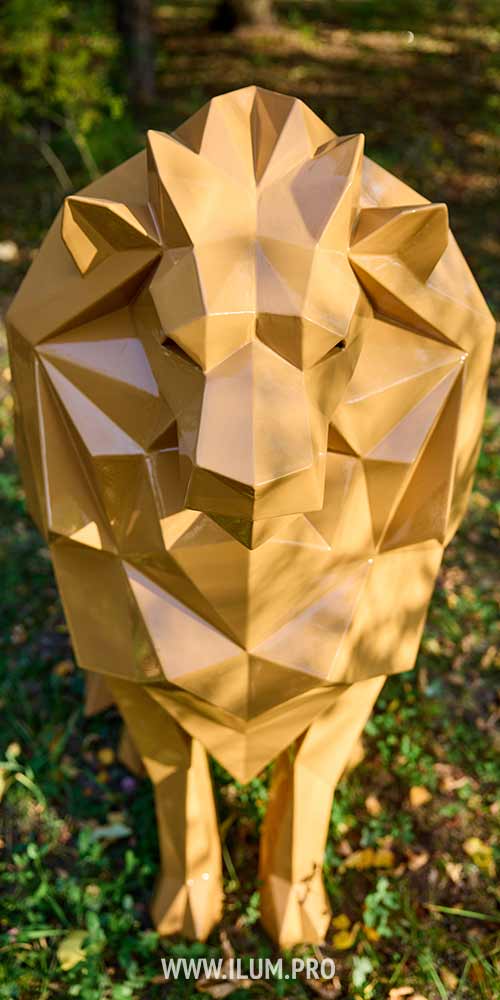 Лев полигональный из крашеной стали - благоустройство в парке