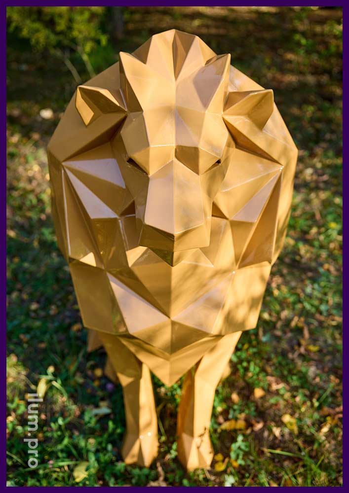 Гранёная фигура полигонального льва из металла