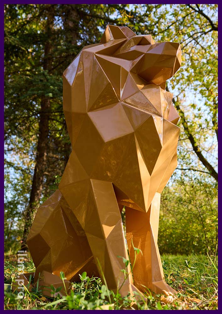 Лев из металла с карамельной, светло-коричневой краской и полигональным каркасом