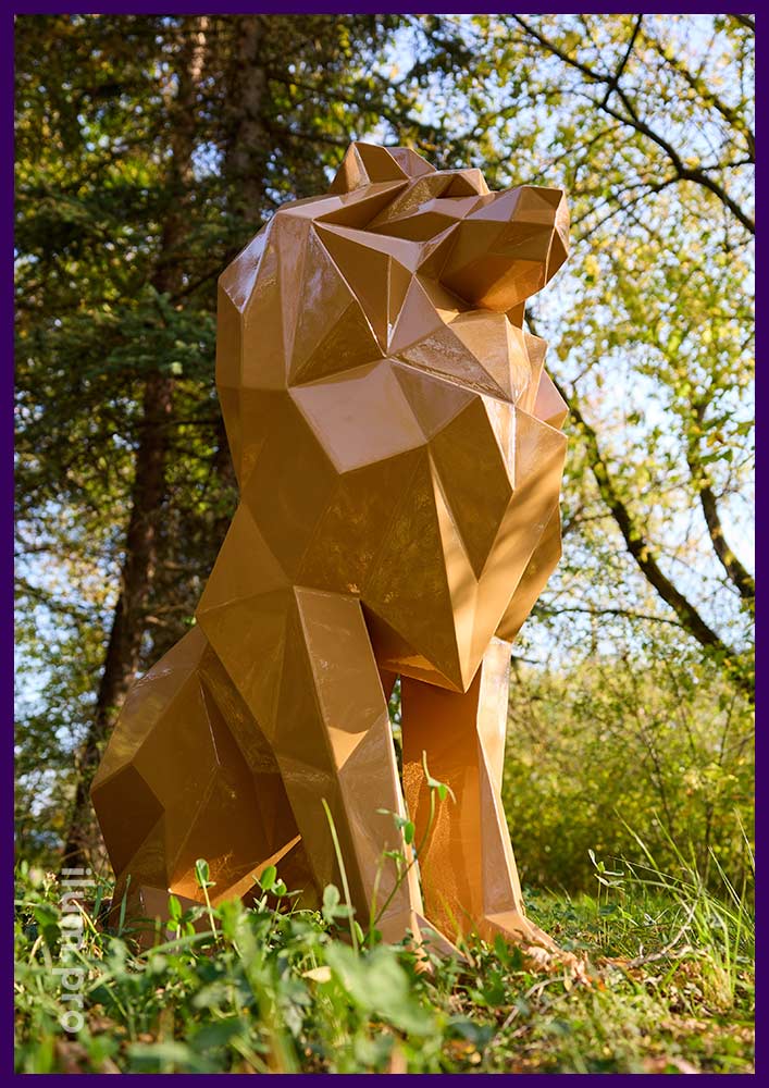 Скульптура металлического льва - полигональный арт-объект для украшения парка