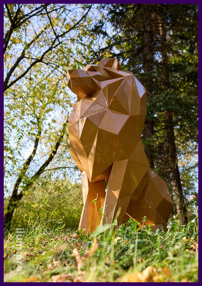 Карамельный арт-объект из крашеной стали в форме полигонального льва