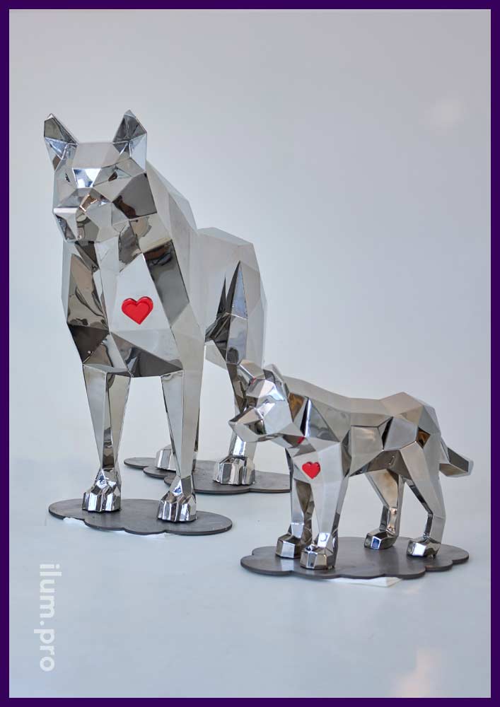 Скульптуры полигональных животных в форме волков