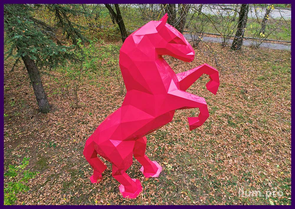 Конь на дыбах полигональный, металлический с порошковой краской