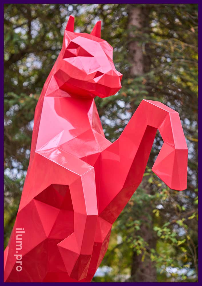 Конь из металла - полигональный арт-объект для украшения павильона Ростовской области