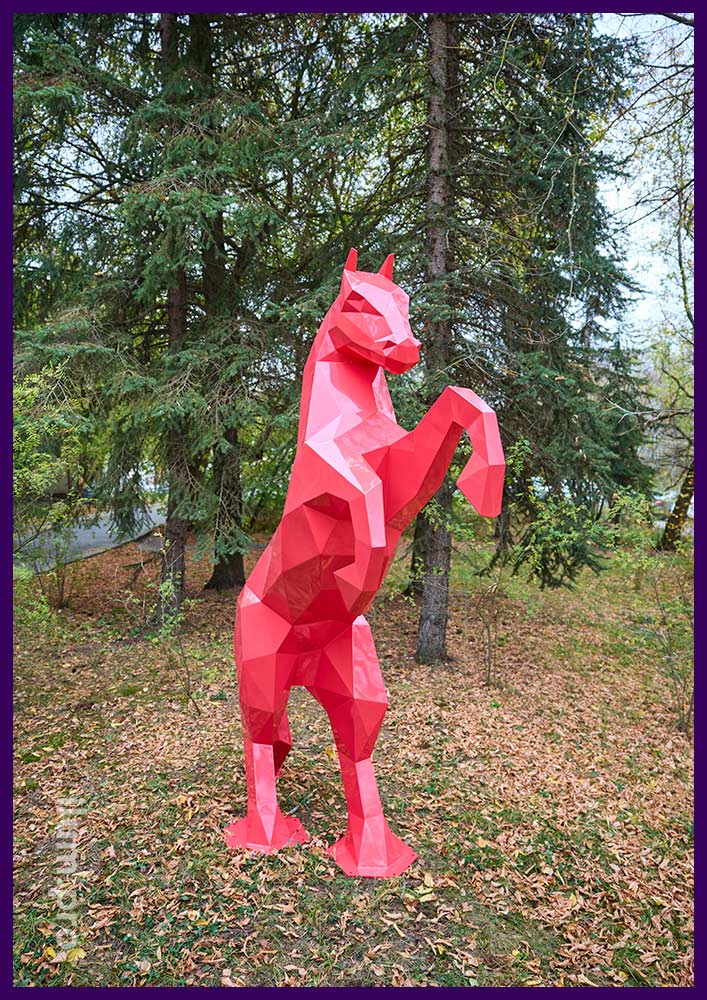 Лошадь металлическая - полигональная скульптура для украшения территории в Ростовской области