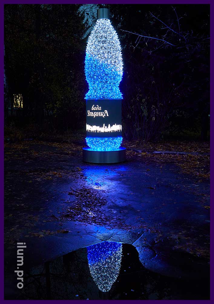 Фотозона для производителя минеральной воды с гирляндами в форме бутылки воды
