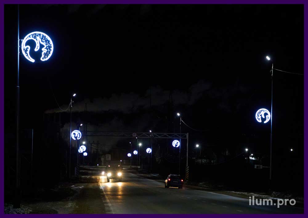 Украшение фонарных столбов светодиодными консолями в форме белок в круге