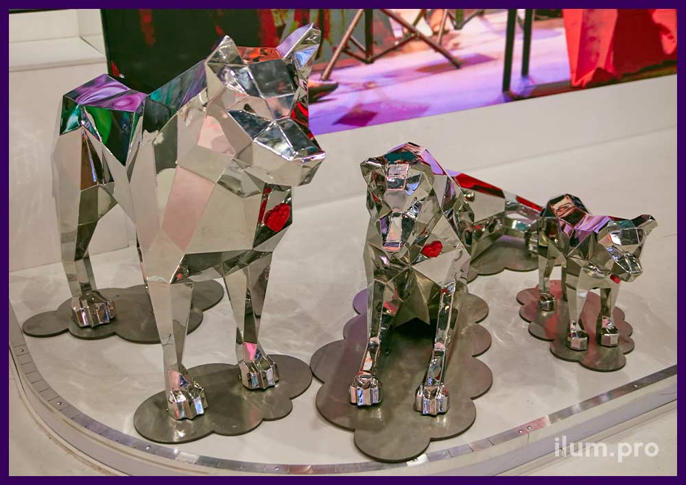 Волки полированные - скульптуры животных в полигональном стиле