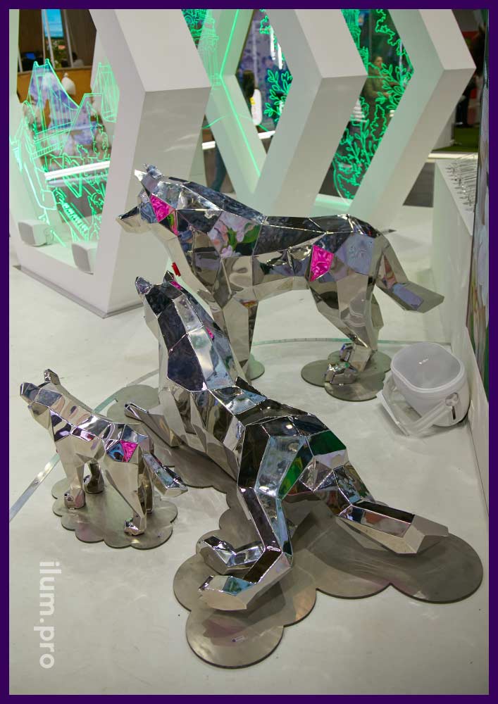 Волки полированные, металлические - полигональные скульптуры животных