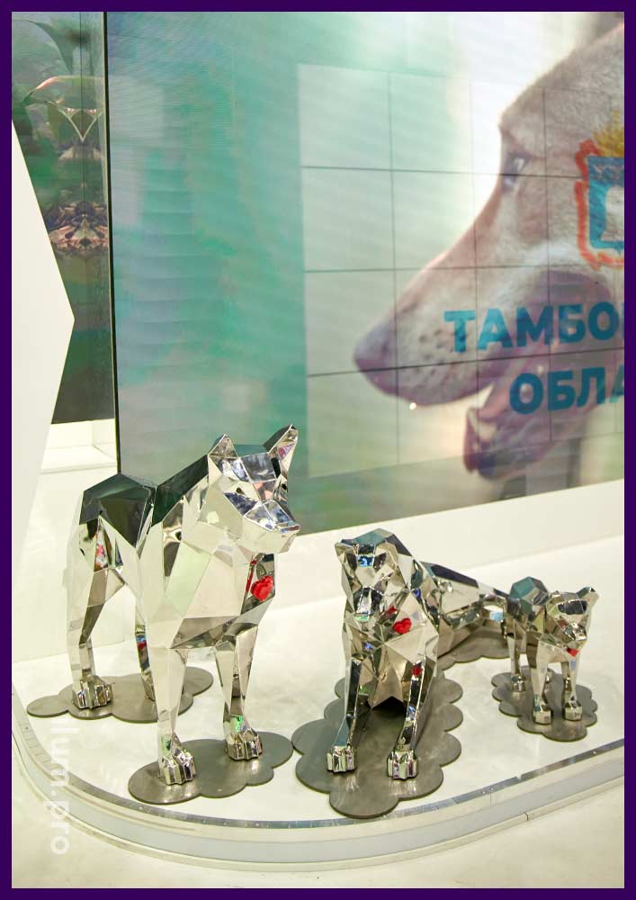 Волки полигональные металлические - зеркальные скульптуры животных