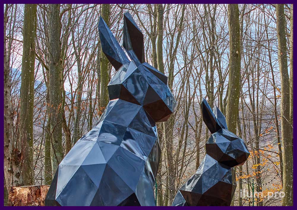 Скульптуры зайцев из металла - чёрные полигональные скульптуры животных