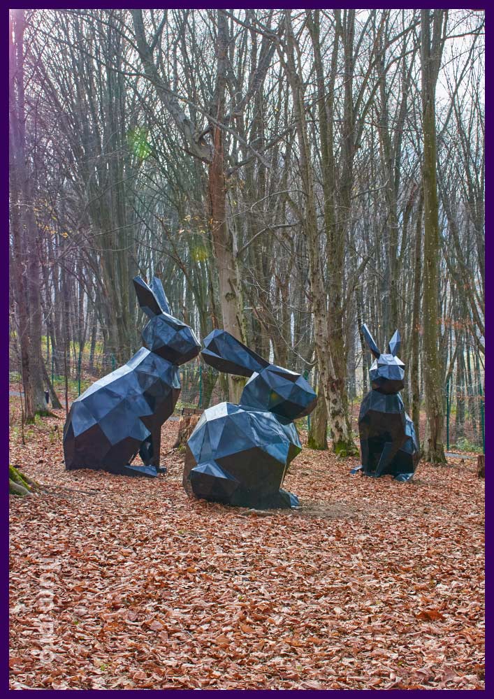 Зайцы чёрные из крашеной стали - полигональные ландшафтные скульптуры