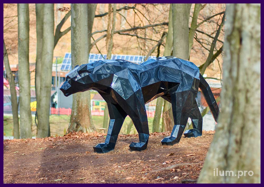 Скульптура животного чёрного цвета из крашеной стали - полигональный барс