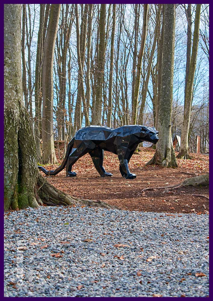 Металлическая скульптура в форме животного для парка - полигональный барс