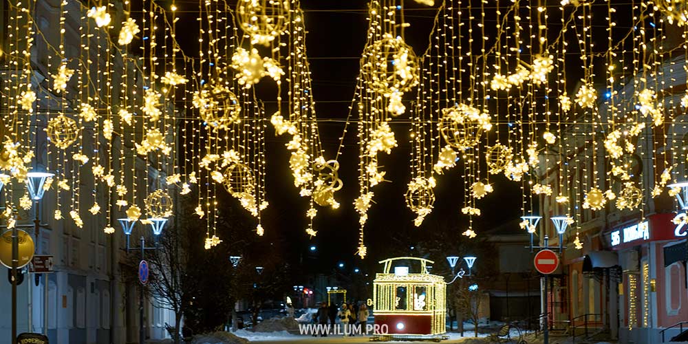 Звёздное небо из гирлянд - подсветка пешеходной улицы в Ельце на новогодние праздники