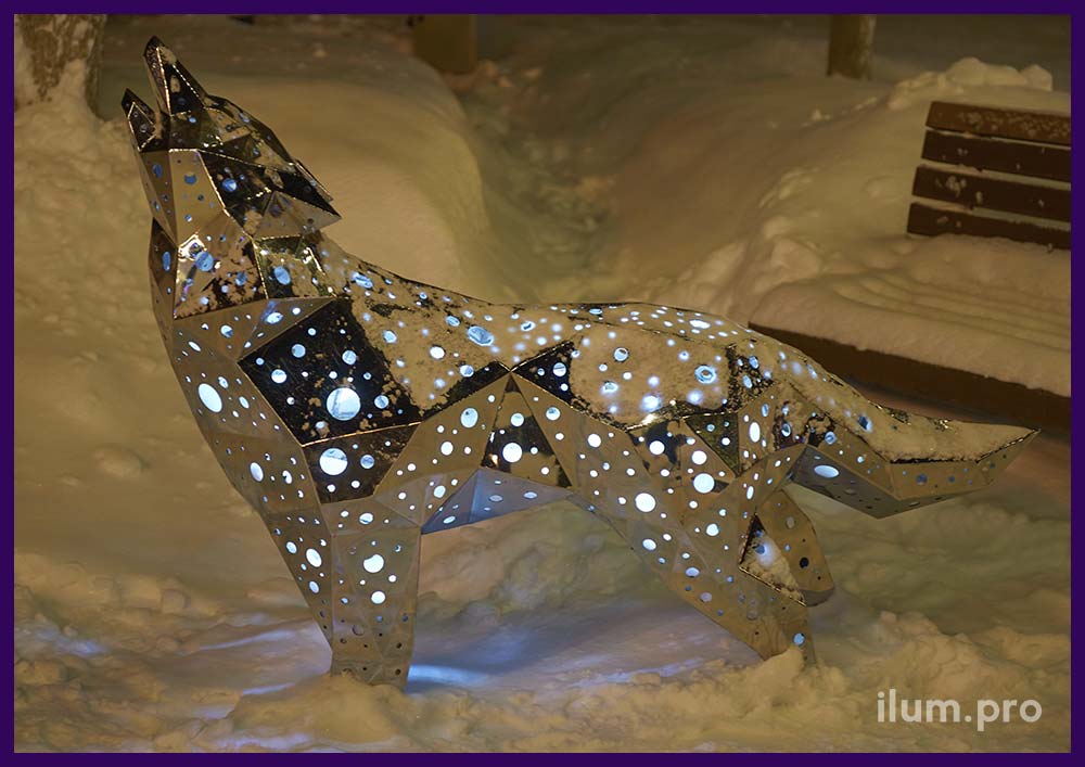 Металлический волк с подсветкой - скульптура полигонального животного в Ельце