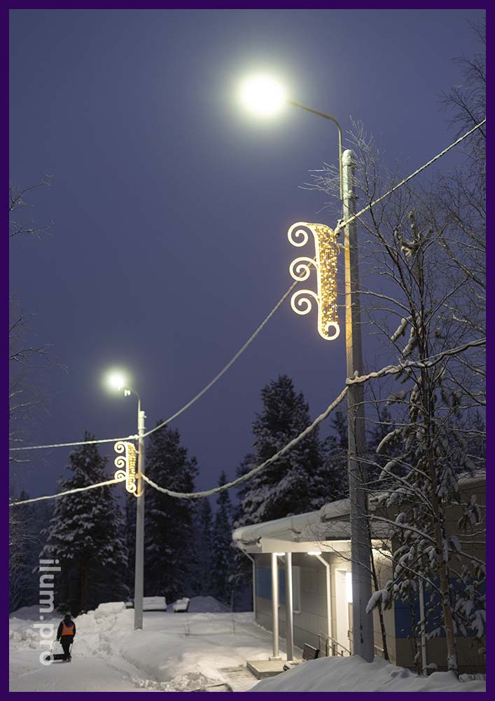 Украшение фонарей световыми консолями Колос с подсветкой дюралайтом и гирляндами