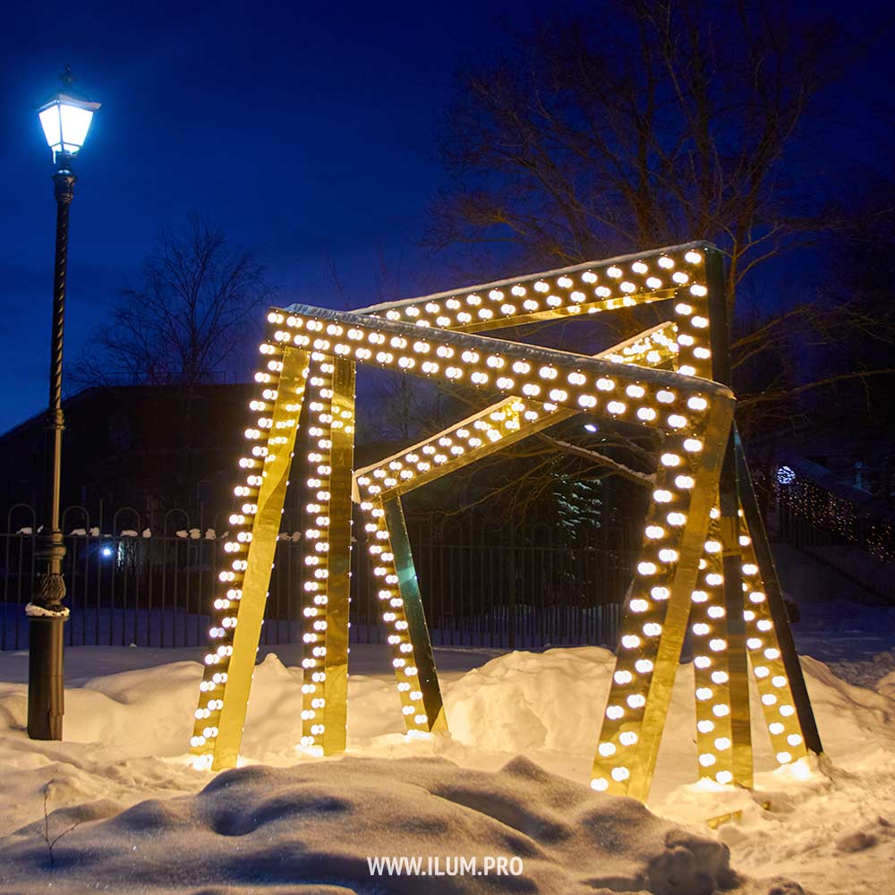 Золотой тоннель с лампочками в Переславле-Залесском на Новый год
