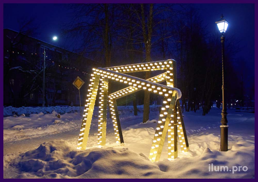 Тоннель с лампочками на Новый год в парке Переславля-Залесского