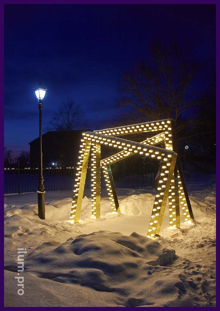 Новогодние декорации в Переславле-Залесском, украшение территории тоннелем с лампочками