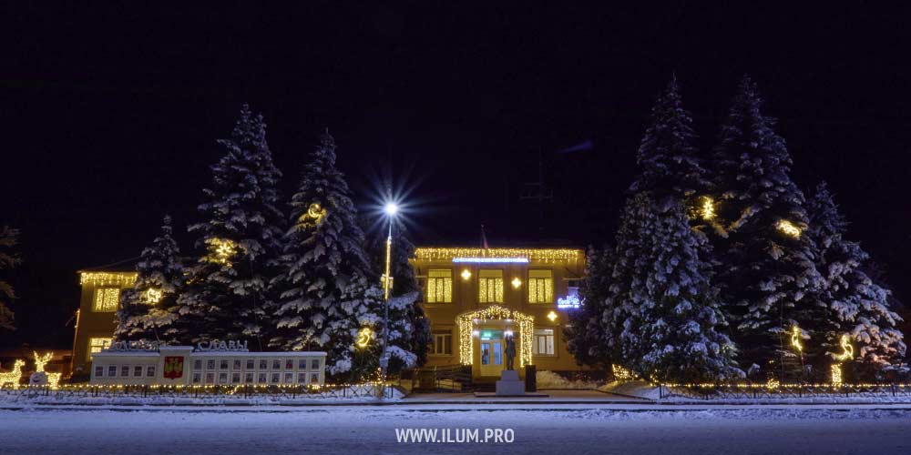 Новогоднее украшение администрации Петушинского района праздничной иллюминацией