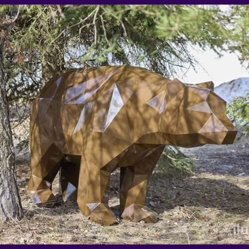 Металлический медведь в полигональном стиле с коричневой поверхностью