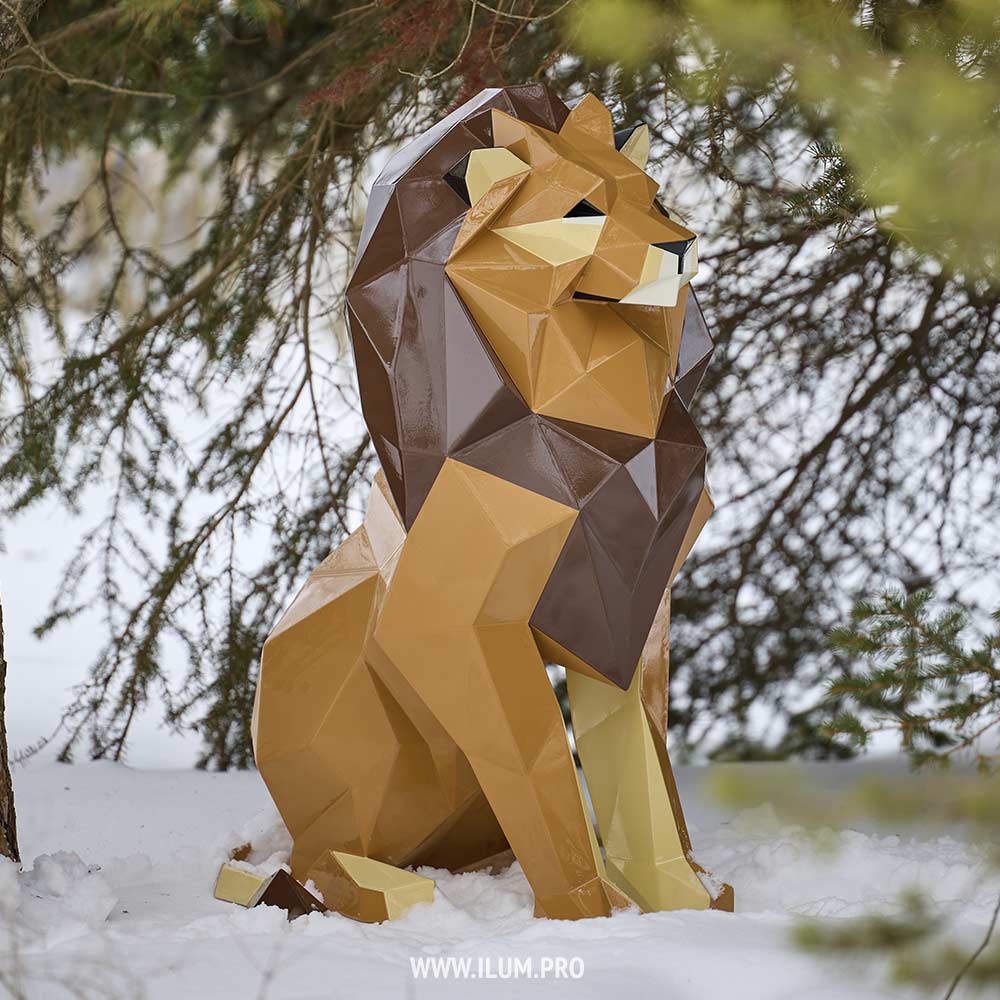 Полигональная скульптура льва для украшения сада